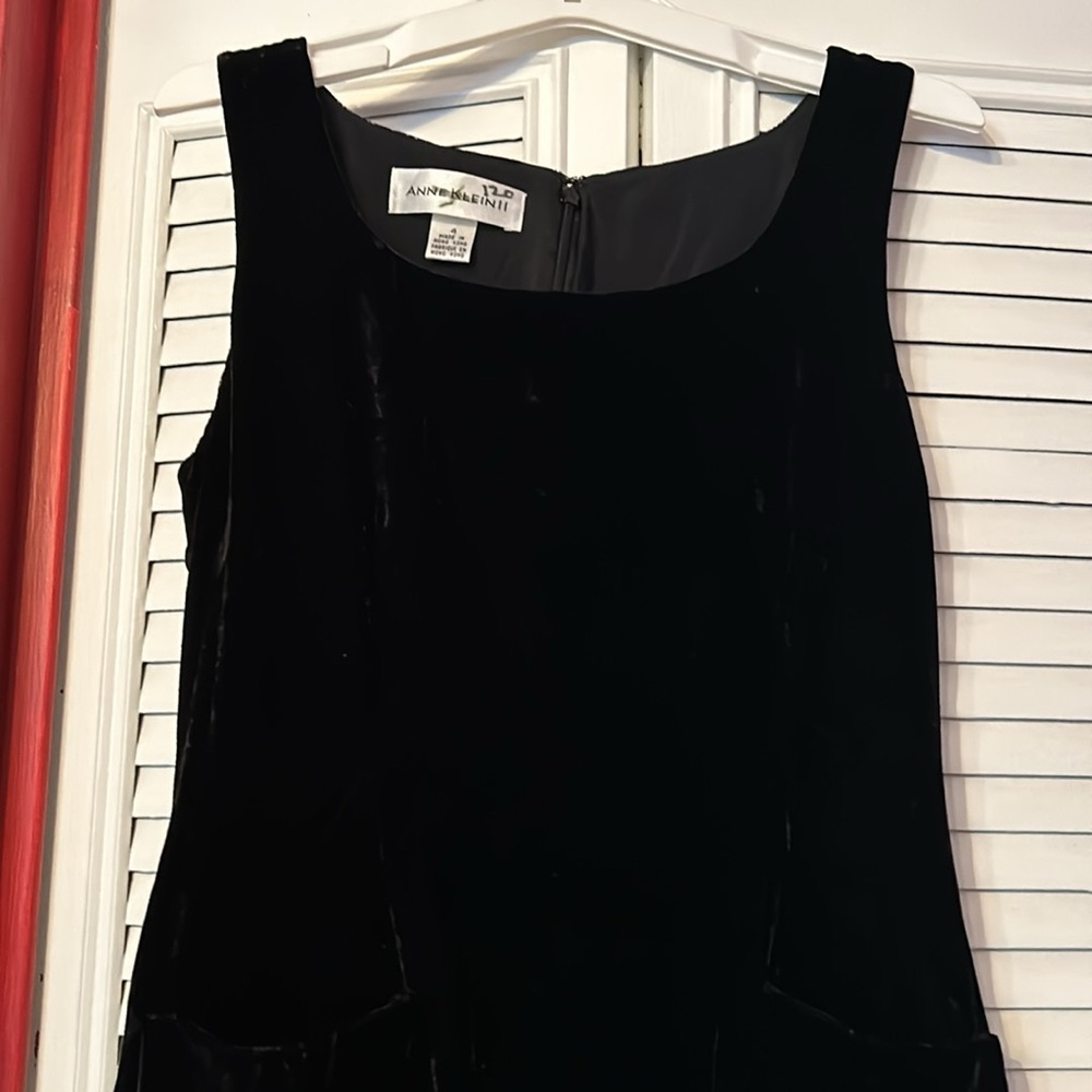 Anne Klein Dress Size 4 velvet sleeveless black with pockets - Picture 2 of 5